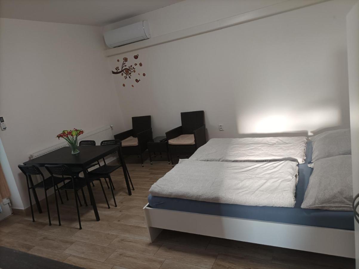 Ubytovani U Leose Zaječí Bagian luar foto